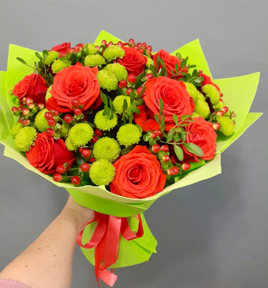 Букет цветов из: Хризантемы и Розы в Рошале