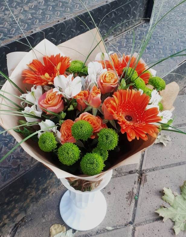 Букет цветов из: Герберы, Хризантемы, Альстромерии и Розы в Рошале