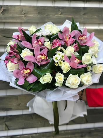 Букет цветов из: Розы и Хризантемы в Рошале