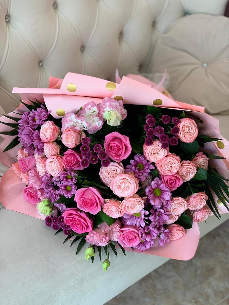 Букет цветов из: Хризантемы, Розы и Лизиантусы в Рошале