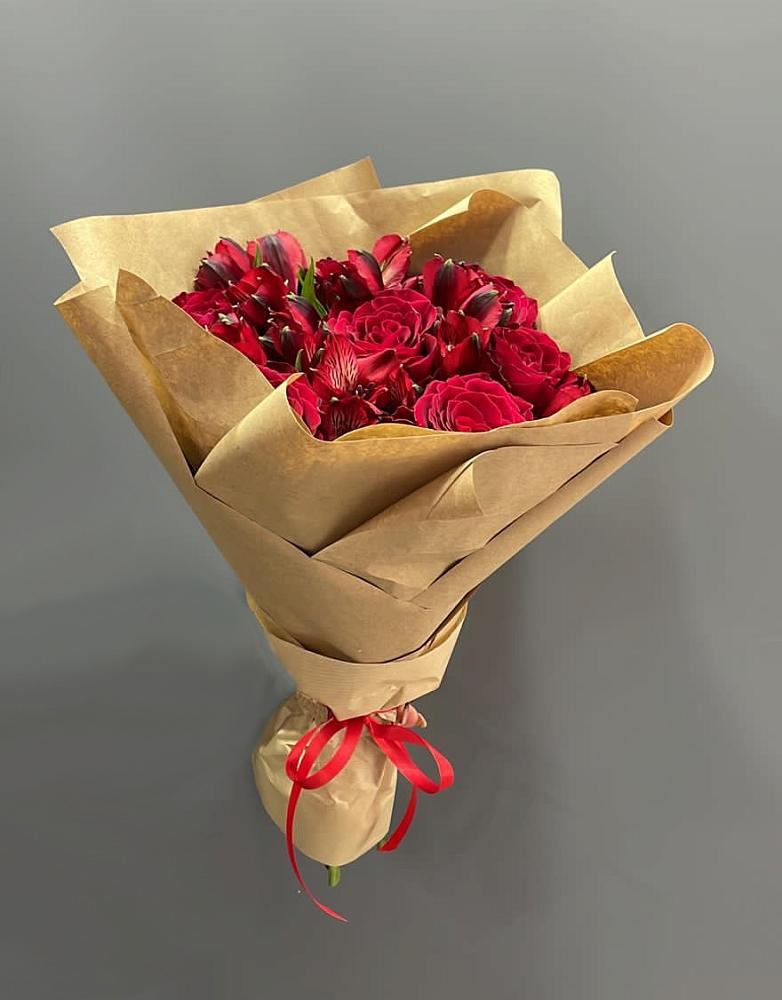 Букет цветов из: Альстромерии и Розы в Рошале