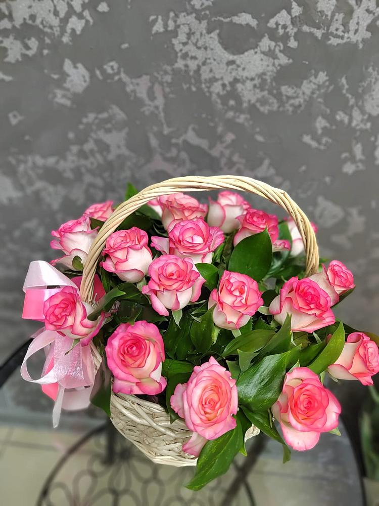 Цветочная композиция из Розы в корзине в Рошале