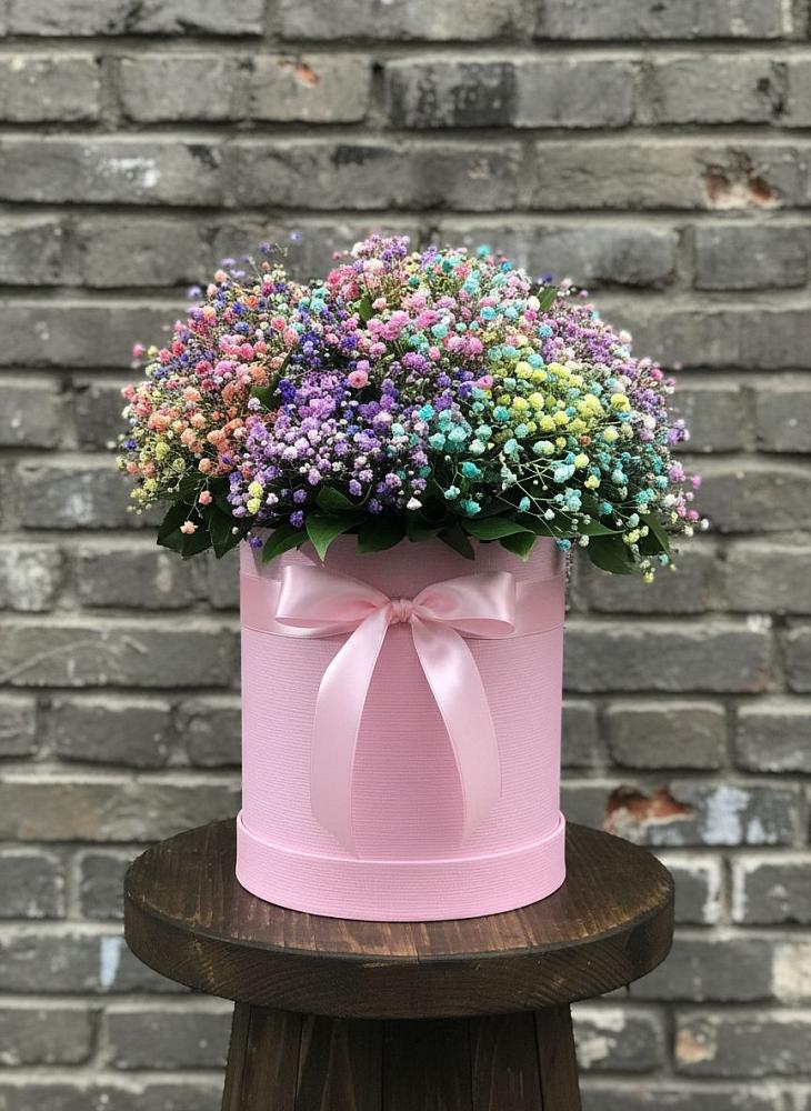 Цветочная композиция из Гипсофила и Розы в шляпной коробке в Рошале