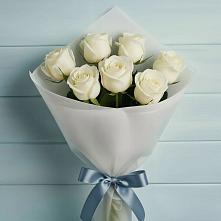 Букет 7 Белых роз Эдлесс Лав в Рошале