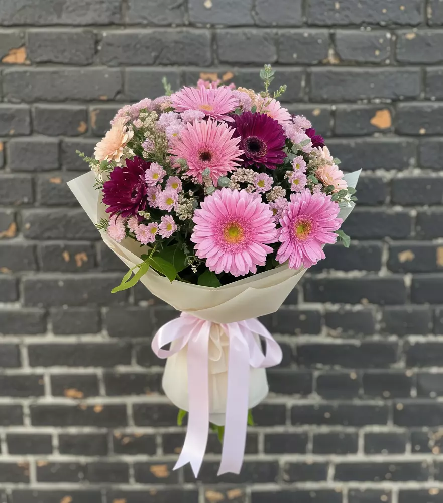 Букет цветов из: Герберы и Хризантемы в Рошале