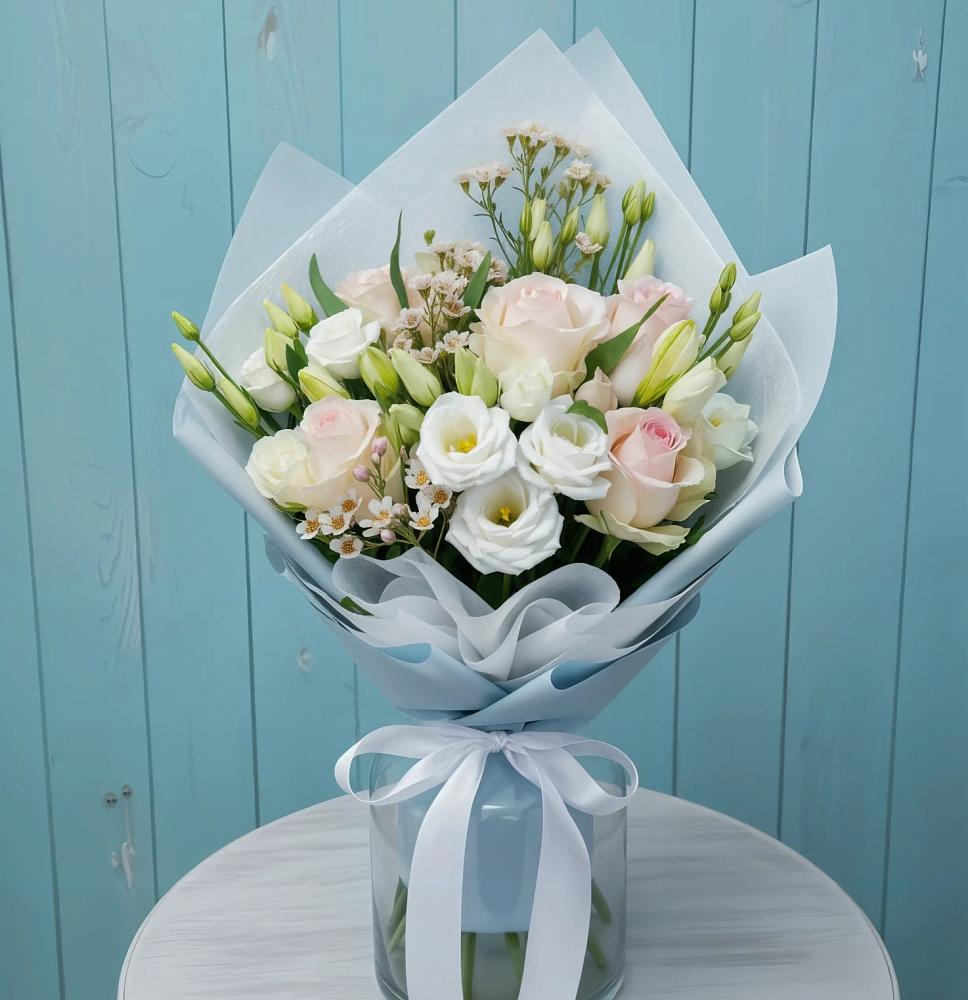 Букет цветов из: Розы и Лизиантусы в Рошале