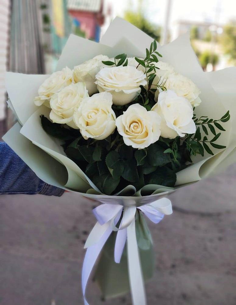 Букет Белые розы Проуд в Рошале