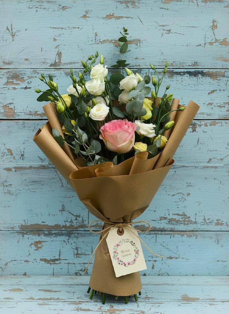 Букет цветов из: Розы и Лизиантусы в Рошале