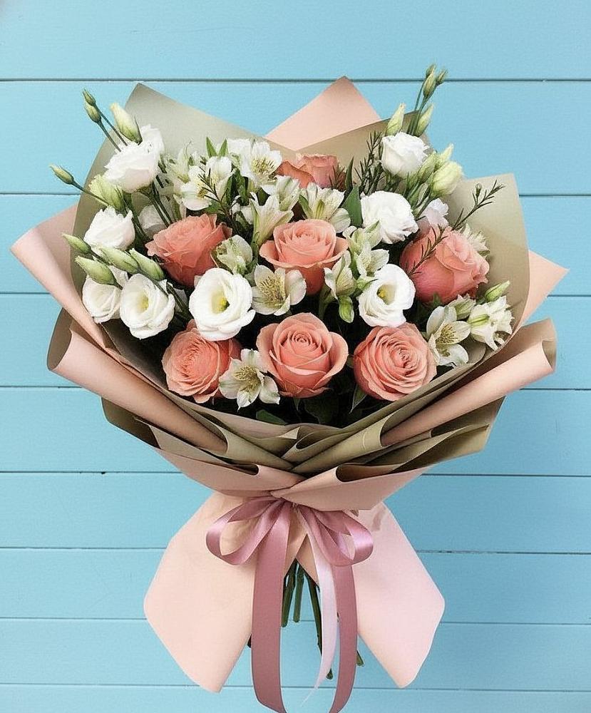 Букет цветов из: Розы, Альстромерии и Лизиантусы в Рошале