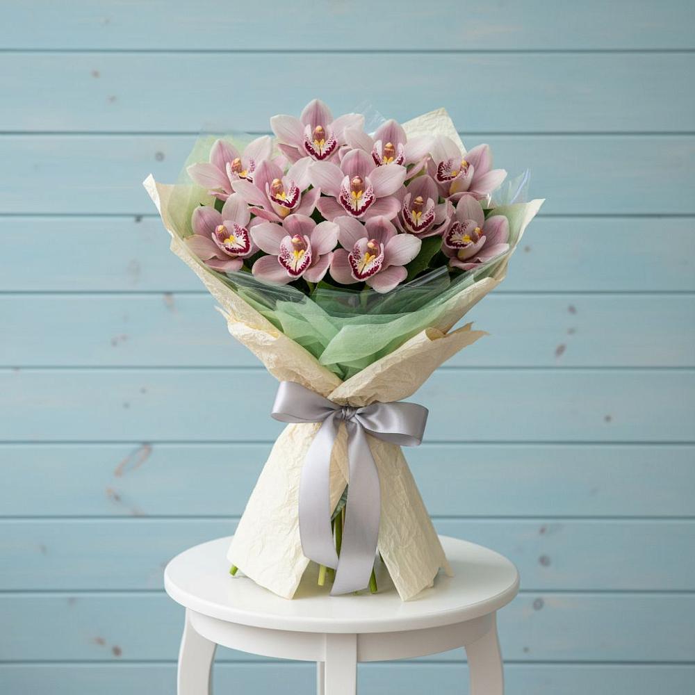 Букет цветов из: Орхидеи и Розы в Рошале