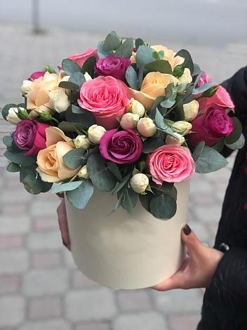 Цветочная композиция из Розы в шляпной коробке в Рошале