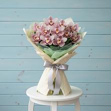 Букет цветов из:  Орхидеи и Розы в Рошале