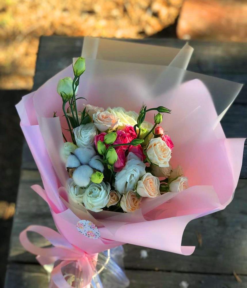 Букет цветов из: Розы и Лизиантусы в Рошале