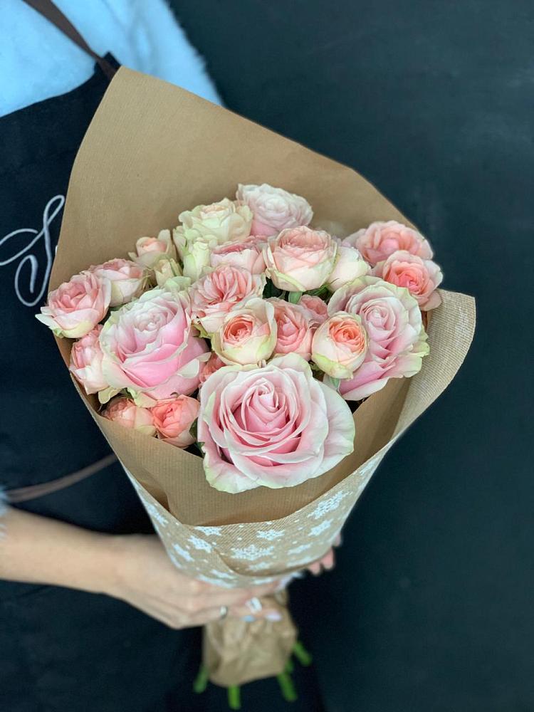 Букет цветов из: Хризантемы и Розы в Рошале