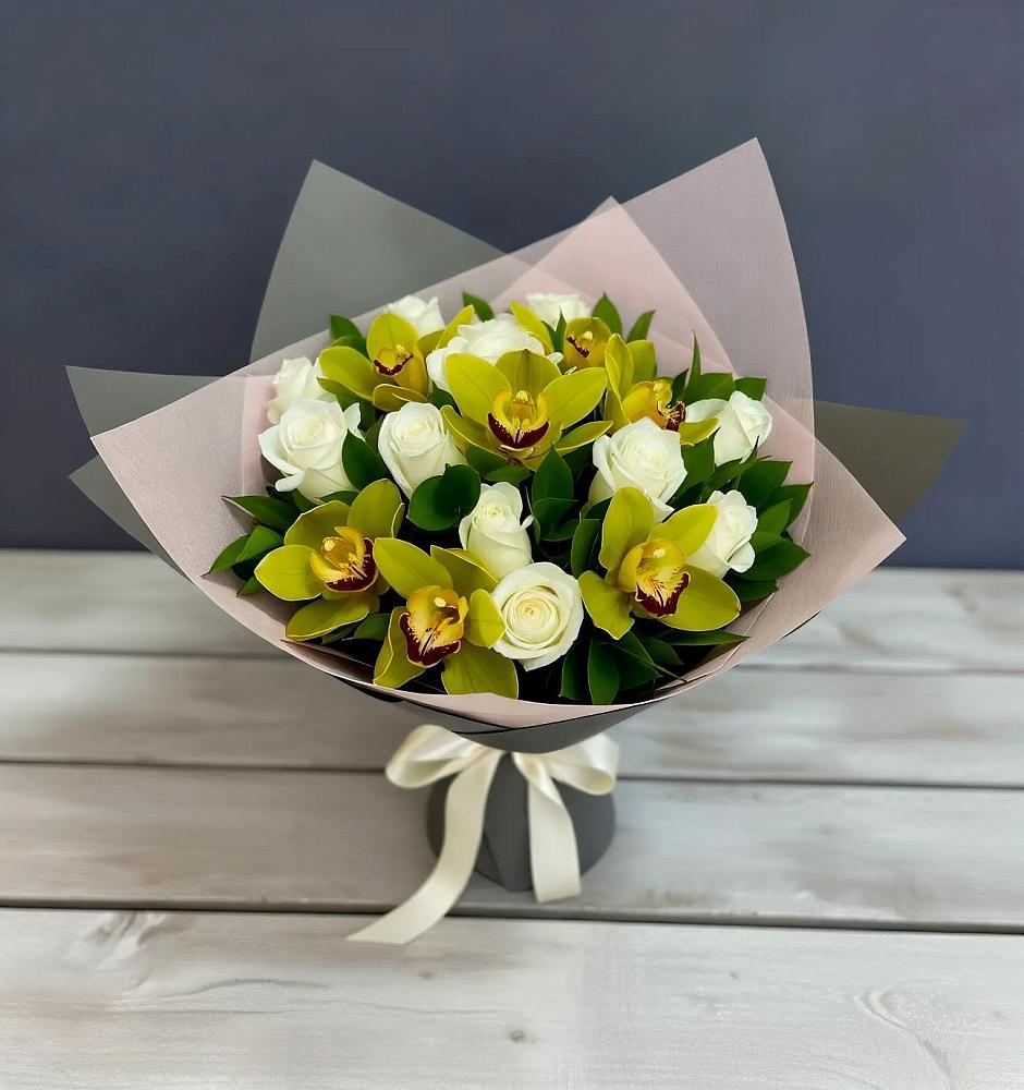 Букет цветов из: Орхидеи и Розы в Рошале