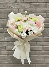 Букет цветов из:  Гвоздики, Розы, Лизиантусы и Хризантемы в Рошале