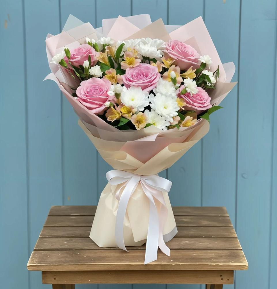 Букет цветов из: Гвоздики, Орхидеи и Розы в Рошале