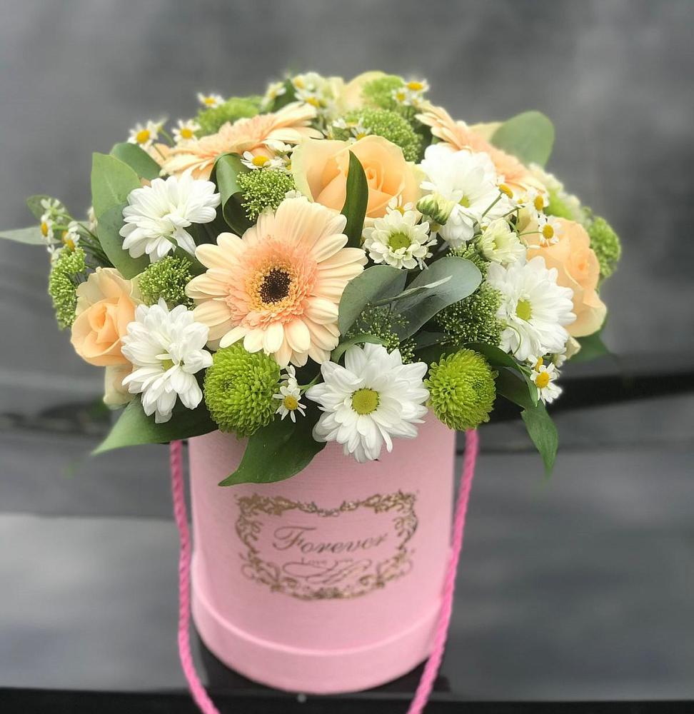 Цветочная композиция из Розы, Герберы и Хризантемы в шляпной коробке в Рошале