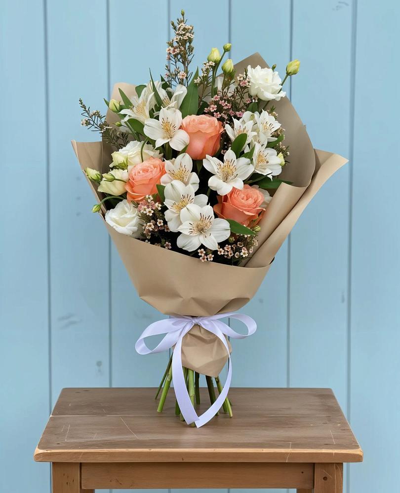 Букет цветов из: Альстромерии, Лизиантусы, Розы и Хризантемы в Рошале