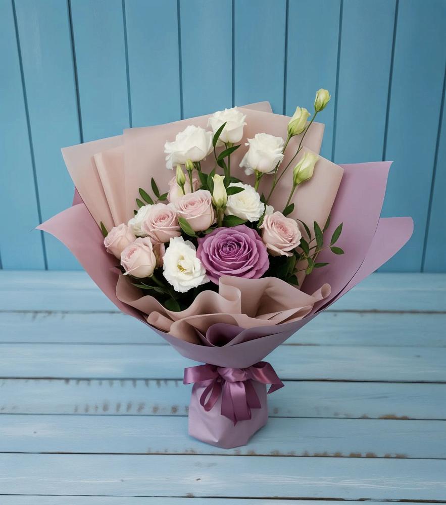 Букет цветов из: Розы и Лизиантусы в Рошале