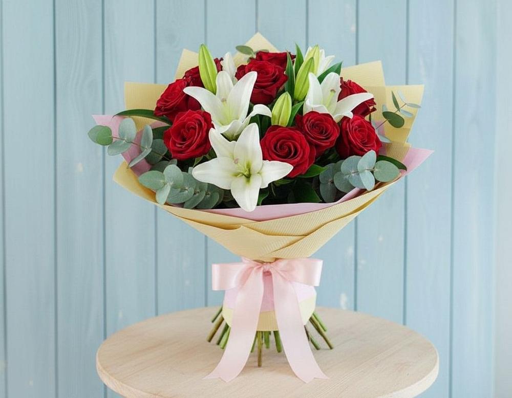 Букет цветов из: Лилии и Розы в Рошале